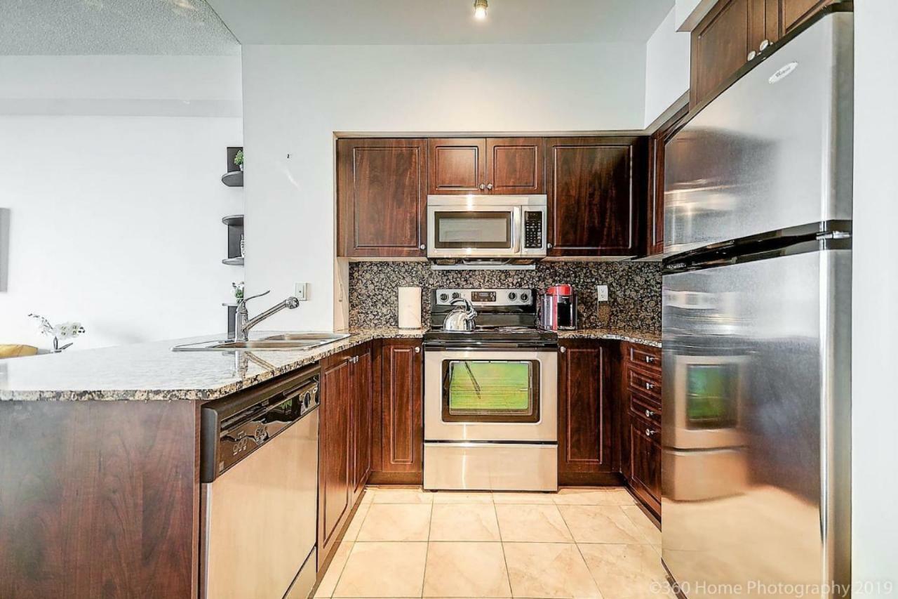 30 Off Lake View Property Heart Of Downtown Toronto Bagian luar foto